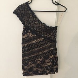 Easel Single Shoulder Lace Blouse